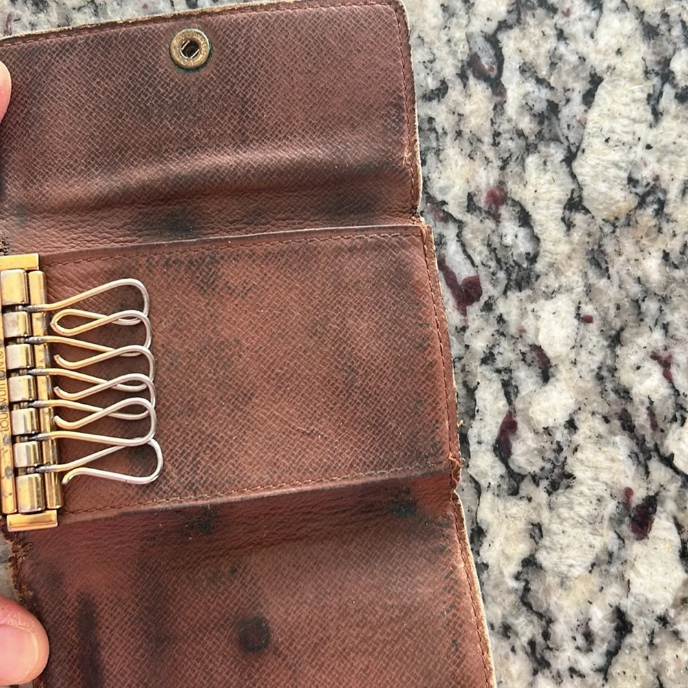 Louis Vuitton Monogram Key Case - Picture 3 of 11